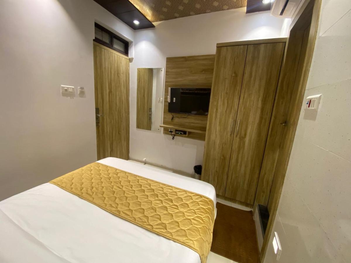 Hotel BKC CROWN - Near Trade Centre, Visa Consulate Mumbai Exterior foto